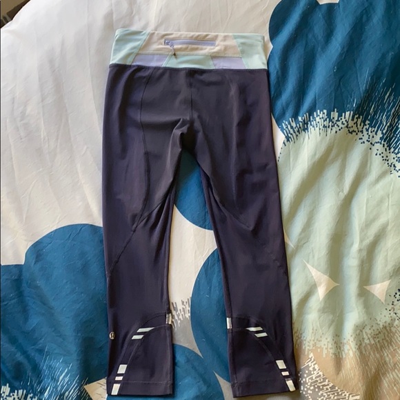 Lululemon Run Inspire Crop II size 4 - Picture 4 of 9
